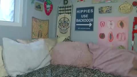 Snapshot of cu2sly chatting on 11.22.25 online show from 11.22.25