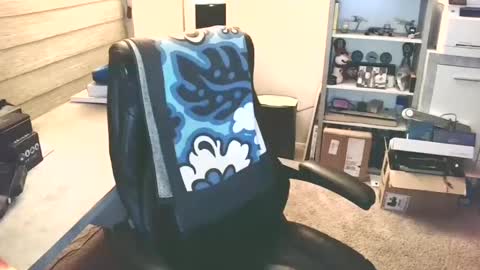 Snapshot of cucuforcocopuffs chatting on 10.19.25 Yup... kinda old but Stop in and say hello online show from 10.19.25