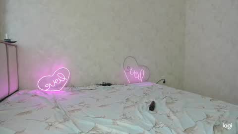 Snapshot of cuddlies2 chatting on 12.23.24 cuddlies2 online show from 12.23.24