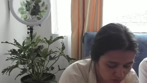 Leonela online show from 04.06.26