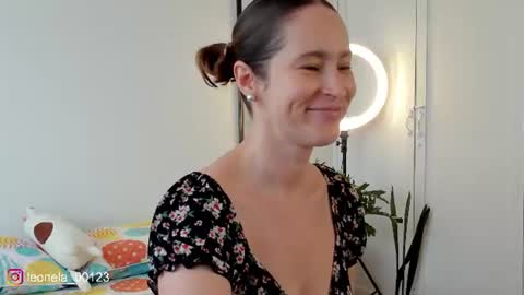 Snapshot of cuddlingbunnny chatting on 06.23.26 Leonela online show from 06.23.26