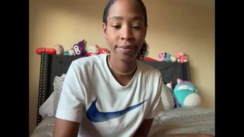 Snapshot of cum2charmxx chatting on 09.13.25 cum2charmxx online show from 09.13.25