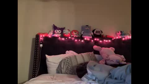 Snapshot of cum2charmxx chatting on 09.25.25 cum2charmxx online show from 09.25.25