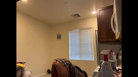 Snapshot of cum2charmxx chatting on 09.27.25 cum2charmxx online show from 09.27.25