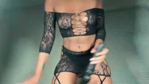 Snapshot of cum2charmxx chatting on 10.05.25 cum2charmxx online show from 10.05.25