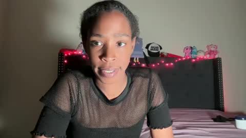 Snapshot of cum2charmxx chatting on 10.09.25 cum2charmxx online show from 10.09.25