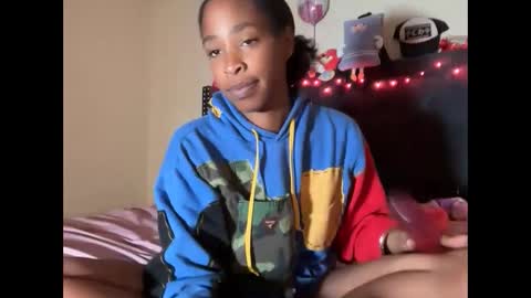 Snapshot of cum2charmxx chatting on 10.11.25 cum2charmxx online show from 10.11.25