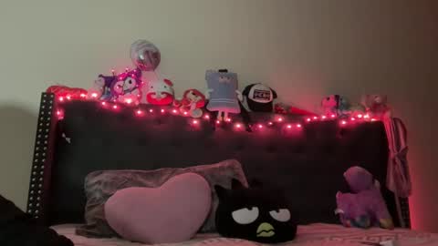 Snapshot of cum2charmxx chatting on 10.14.25 cum2charmxx online show from 10.14.25