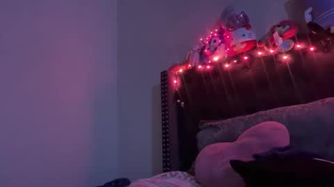 Snapshot of cum2charmxx chatting on 10.23.25 cum2charmxx online show from 10.23.25