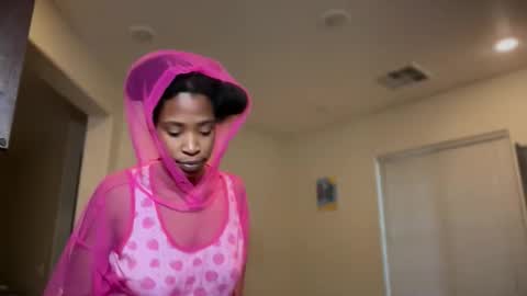 Snapshot of cum2charmxx chatting on 11.17.25 cum2charmxx online show from 11.17.25