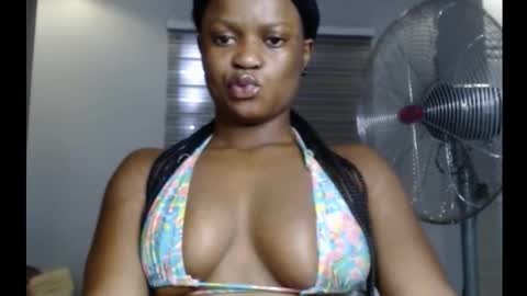 Snapshot of cum_ebony_petitxx chatting on 09.18.25 cath online show from 09.18.25