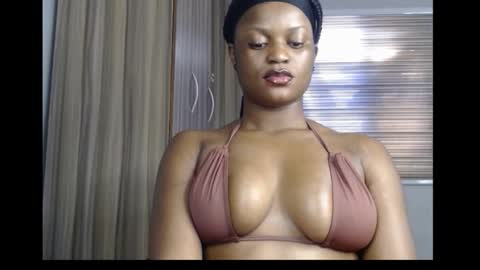 Snapshot of cum_ebony_petitxx chatting on 10.16.25 cath online show from 10.16.25