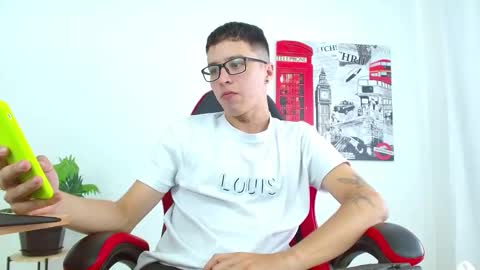 Snapshot of cumandres chatting on 09.23.25 cumandres online show from 09.23.25