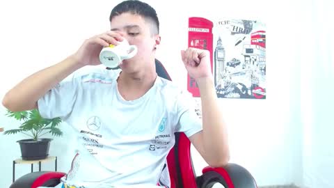 Snapshot of cumandres chatting on 10.01.25 cumandres online show from 10.01.25