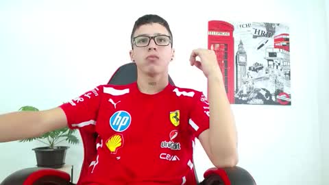 Snapshot of cumandres chatting on 10.04.25 cumandres online show from 10.04.25