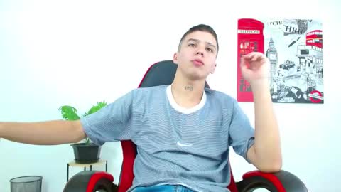 Snapshot of cumandres chatting on 10.08.25 cumandres online show from 10.08.25