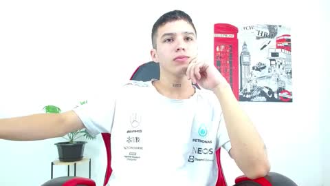 Snapshot of cumandres chatting on 10.11.25 cumandres online show from 10.11.25