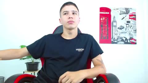 Snapshot of cumandres chatting on 10.14.25 cumandres online show from 10.14.25