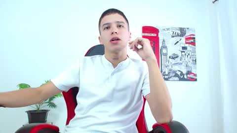 Snapshot of cumandres chatting on 10.16.25 cumandres online show from 10.16.25