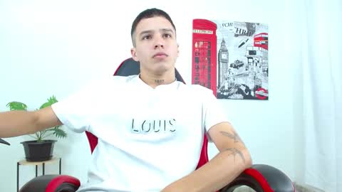 Snapshot of cumandres chatting on 10.21.25 cumandres online show from 10.21.25