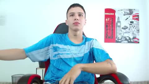 Snapshot of cumandres chatting on 10.24.25 cumandres online show from 10.24.25