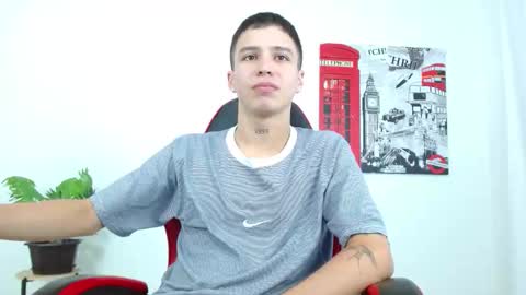 Snapshot of cumandres chatting on 10.31.25 cumandres online show from 10.31.25