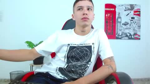 Snapshot of cumandres chatting on 11.24.25 cumandres online show from 11.24.25