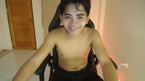 Snapshot of cummingyu chatting on 01.05.25 cummingyu online show from 01.05.25