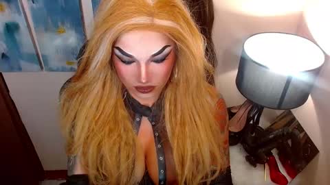 Snapshot of cumoffun chatting on 10.05.25 Cattaleya online show from 10.05.25