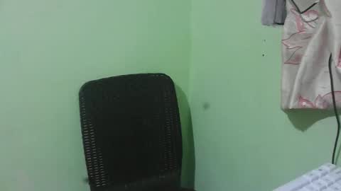 Snapshot of cumwhore4uxox chatting on 11.10.25 cumwhore4uxox online show from 11.10.25