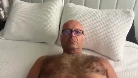 Love to please a woman for hours - Please PM online show from 01.31.26