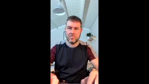 Snapshot of cupcakecreampie chatting on 12.18.25 Adam online show from 12.18.25