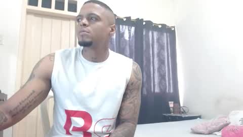 Snapshot of cuplex_hotlatina94 chatting on 11.25.25 dominic and julieta... independent models online show from 11.25.25