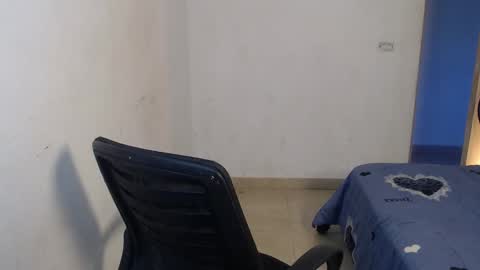 Curious bitch2007 online show from 11.17.25