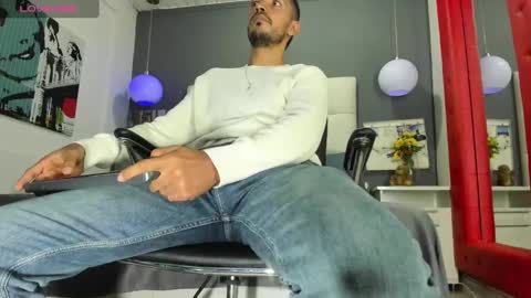 Snapshot of curiousskinny3 chatting on 02.16.25 --Yeison-- online show from 02.16.25