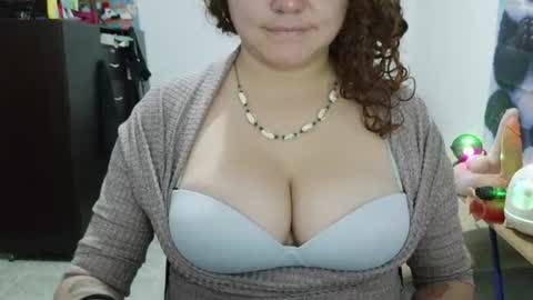 Snapshot of curly_greeneyed chatting on 06.13.26 Vannesa online show from 06.13.26