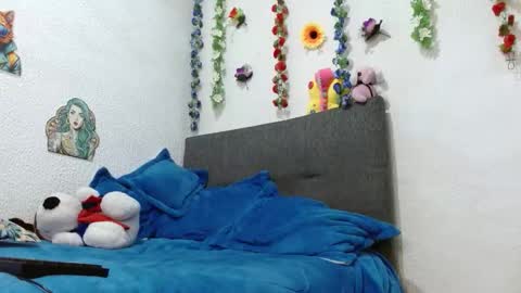 curlybutterfly online show from 10.31.25