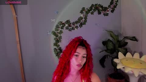 Snapshot of curlyy915e chatting on 12.14.25 Curly915e online show from 12.14.25