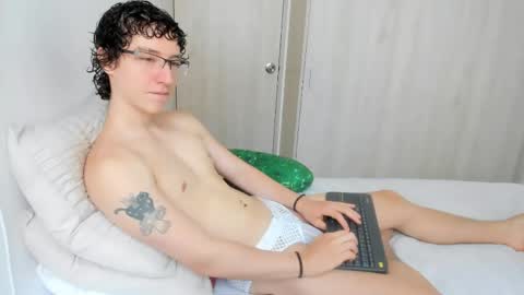 Snapshot of curlyytwink chatting on 06.09.26 Noah online show from 06.09.26