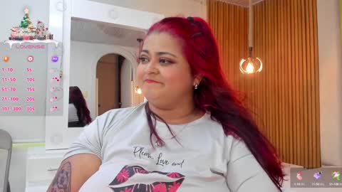 Snapshot of curvy_beauty_ chatting on 12.15.24 Hanna online show from 12.15.24