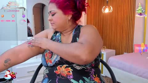 Snapshot of curvy_beauty_ chatting on 12.20.24 Hanna online show from 12.20.24