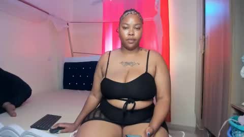 Snapshot of curvy_latoya chatting on 02.26.25 Curvy Latoya online show from 02.26.25