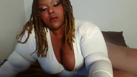 Snapshot of curvybcelinemixe chatting on 12.21.24 Cline online show from 12.21.24