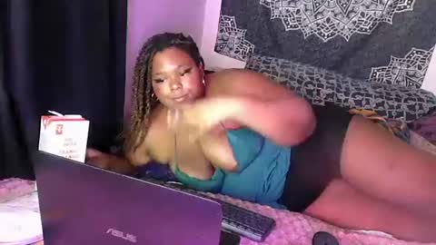 Snapshot of curvybcelinemixe chatting on 02.16.25 Cline online show from 02.16.25
