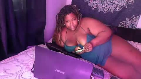 Snapshot of curvybcelinemixe chatting on 02.16.25 Cline online show from 02.16.25