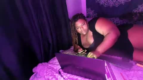 Snapshot of curvybcelinemixe chatting on 02.19.25 Cline online show from 02.19.25