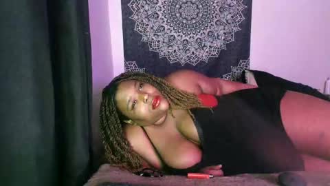 Snapshot of curvybcelinemixe chatting on 02.23.25 Cline online show from 02.23.25