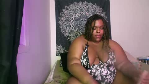 Snapshot of curvybcelinemixe chatting on 02.25.25 Cline online show from 02.25.25