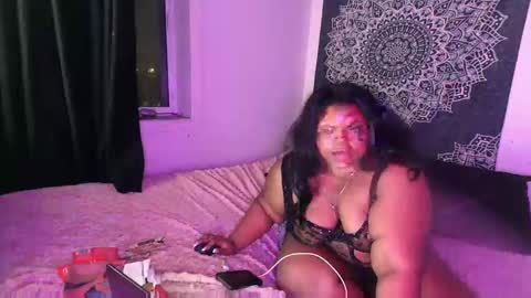 Snapshot of curvybcelinemixe chatting on 03.12.25 Cline online show from 03.12.25
