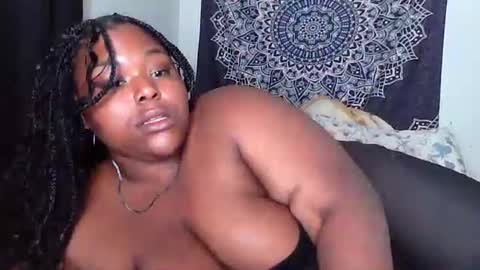 Snapshot of curvybcelinemixe chatting on 10.17.25 Cline online show from 10.17.25